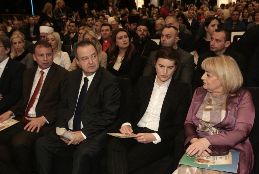 Svetosavska akademija u MTS dvorani: Brnabić - cilj nam je da zdrave vrednosti budu okosnica obrazovnog sistema (FOTO)