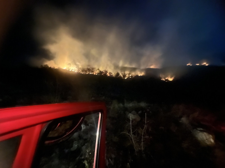 Veliki šumski požari kod Cetinja! U opasnosti bile i porodične kuće, vatrogasci se satima borili sa stihijom! (FOTO)