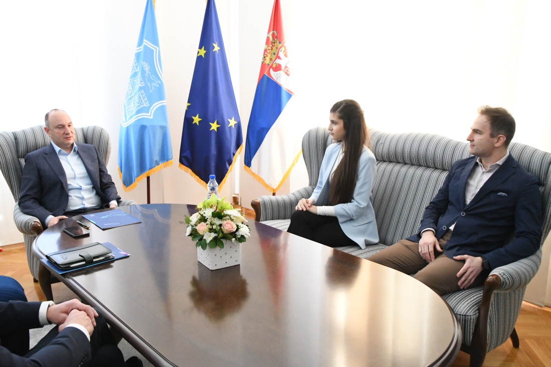 Gradonačelnik Novog Sada Milan Đurić sa Lanom Zorjan, prvom dobitnicom "Oskara" u klasičnoj muzici: Sledi koncert u Gradskoj kući (FOTO)