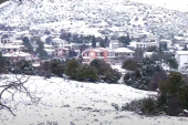Grčka pod snegom: Trajekti ne rade zbog olujnih vetrova, zatvoreni putevi koji vode ka planinama (VIDEO)