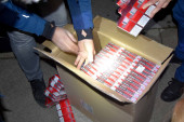 Bugari uhapšeni na Batrovcima: Hteli da prenesu 70 boksova cigareta i 36 flaša pića!