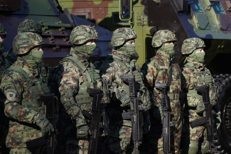 Rekordna povećanja plata za vojsku u 2024. godini: Zarade profesionalnih vojnika veće od 2.000 evra