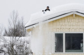 Na Aljasci je palo toliko snega da su se urušili krovovi: "Ovo je pandemija"