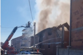 Borba duga 15 sati: Vatrogasci se još bore sa požarom u kineskom magacinu u Surčinu (VIDEO)