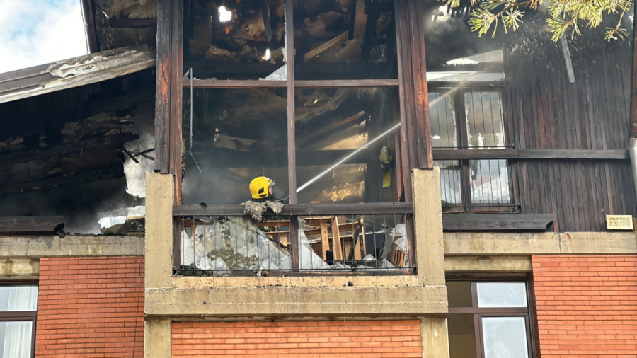 Majstori ušli među izgorele zidove: Počela sanacija štete od požara u Specijalnoj bolnici Čigota (FOTO)