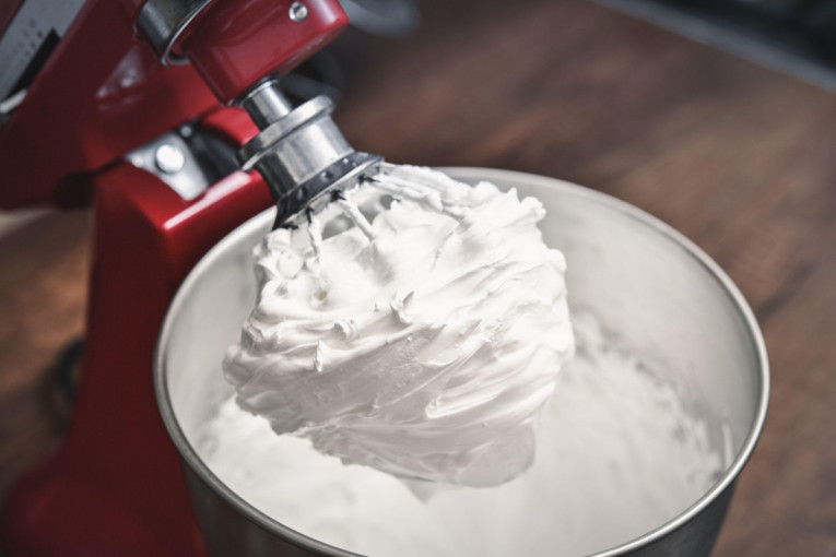 Prave domaćice znaju za ovaj stari trik: Napravite domaći šlag od mleka i šećera, pavlaka vam ne treba