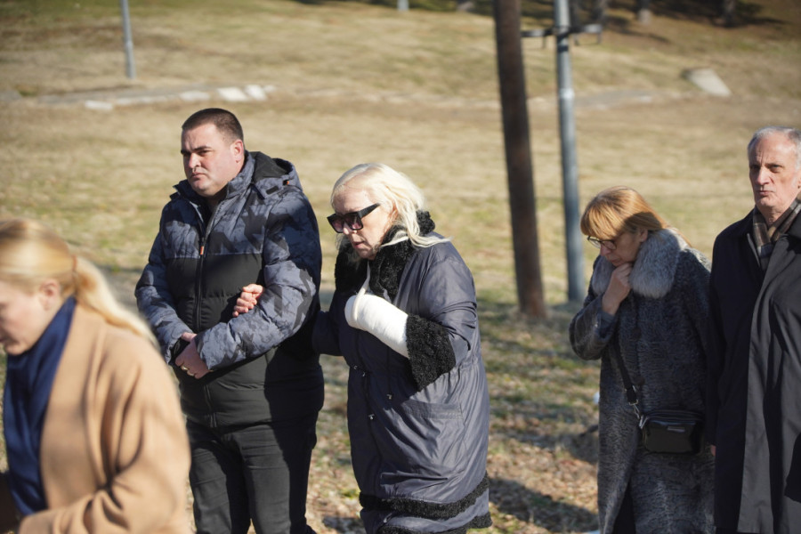 Zorica Marković teško podnosi smrt prvog muža: Otkazala nastup Radi Manojlović, bol u njenoj duši je velika