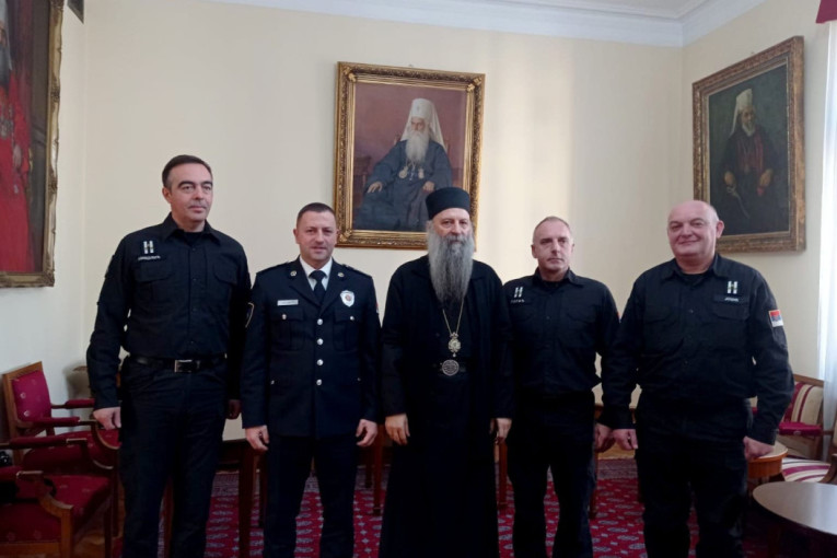 Pripadnici Sektora za vanredne situacije se sastali sa patrijarhom Porfirijem: Tema sastanka - zaštita crkava i manastira od požara (FOTO)
