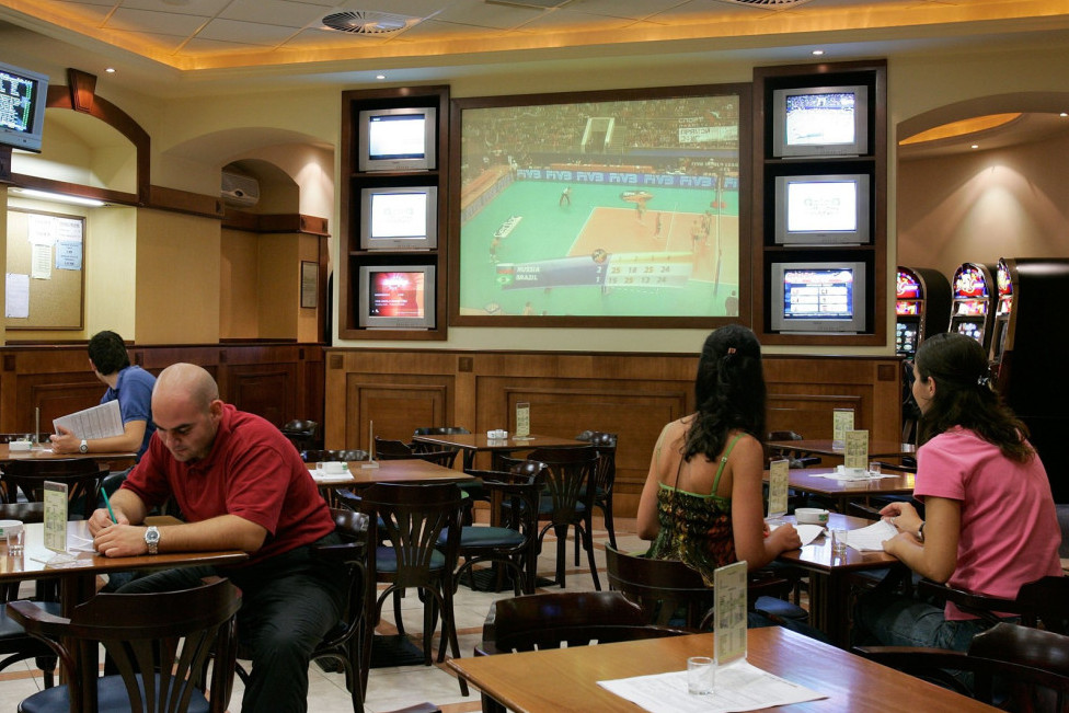 Treći čuvar uhapšen: Gost prebijen zbog "dres koda" u elitnom restoranu!