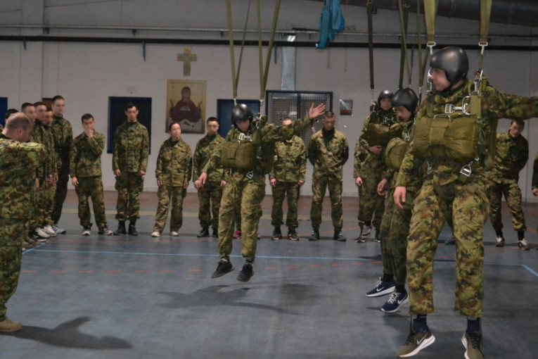Mladi padobranci naše armije! Pogledajte kako izgleda obuka kultne 63. padobranske brigade