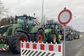 Poljski poljoprivrednici ne žele hranu iz Ukrajine: Blokirali granice i napali ukrajinske kamione koji prevoze žito