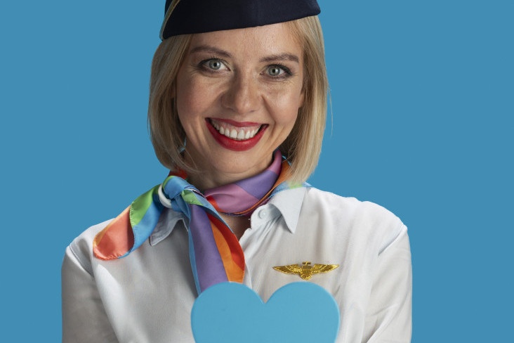 Nije slučajno: Stjuardesa otkriva zašto moraju da nose baš crveni ruž tokom leta