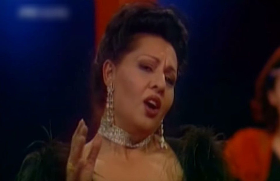 "Ni ne pitaju kako smo!" Brat Usnije Redžepove ogorčen na estradne kolege svoje sestre - Žalosno je