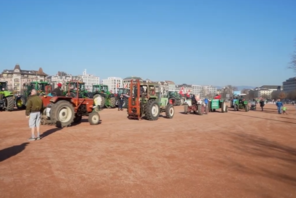 Razbijeno staklo na prostorijama SNS-a u Kragujevcu: Priveden počinilac