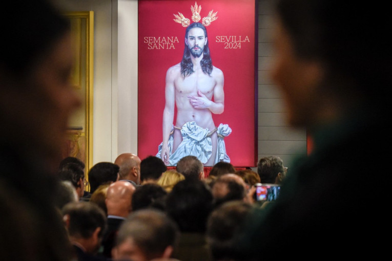 Skandal u Španiji zbog "homoerotske" slike polugolog Isusa: Ženstven je i gej (FOTO)