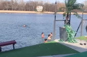 Neobična scena na Adi Ciganliji: Kupanje u februaru na 15 stepeni (VIDEO)