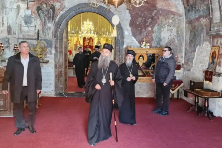 Porfirije služio opelo čuvenom doktoru poreklom iz Prijepolja: Patrijarh nakon toga obišao srpsku svetinju, manastir Mileševu