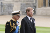 Princ Hari ide u London: Nakon vesti da je kralj Čarls oboleo od raka, njegov mlađi sin mu stiže u posetu