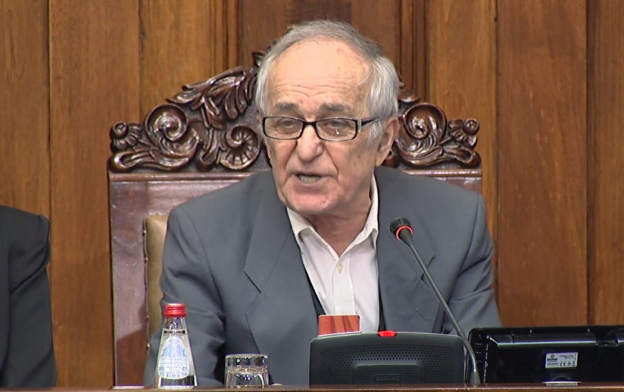 Potvrđen mandat svim poslanicima, Skupština konstituisana: Opozicija već pravi haos, ulicu zamenili parlamentom (FOTO)