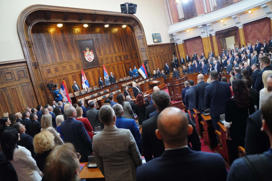 Pravo lice opozicije: Haos i nasilje u Skupštini, Đilas psovao i pretio, neće da rade, a hoće poslaničke plate i privilegije! (FOTO/VIDEO)