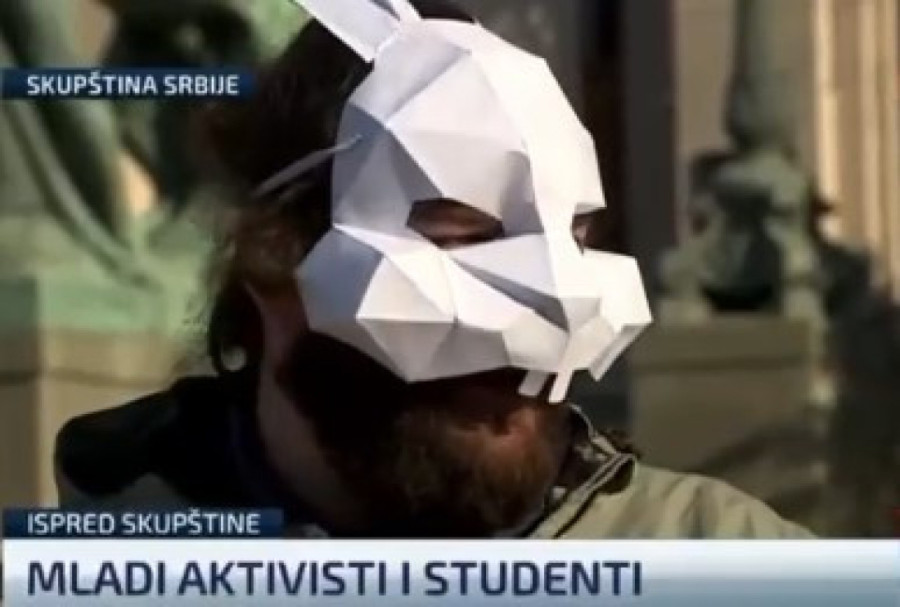 Gašić otkrio: Zaplenjena pirotehnička sredstva koja su opozicionari hteli da unesu u Skupštinu, deluju po udžbenicima obojenih revolucija!