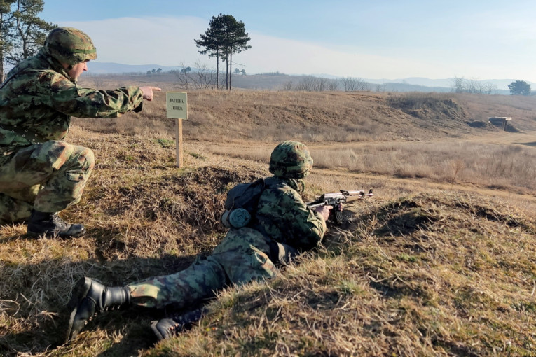 Obuka kandidata za podoficire Vojske Srbije: Kandidati uvežbavaju taktičke radnje i postupke u odbrani i napadu (FOTO)