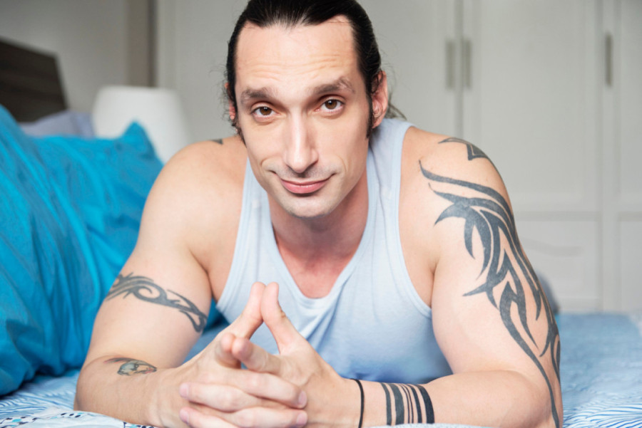 Ugađa svima sem svojoj ženi: Ovih 10 znakova otkriva da ste zaglavljeni sa nekim ko ima jedno lice za prijatelje, a drugo za porodicu