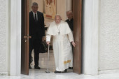 Papa Franja: Oni koji su šokirani odlukom da se blagoslove istopolni parovi su licemeri