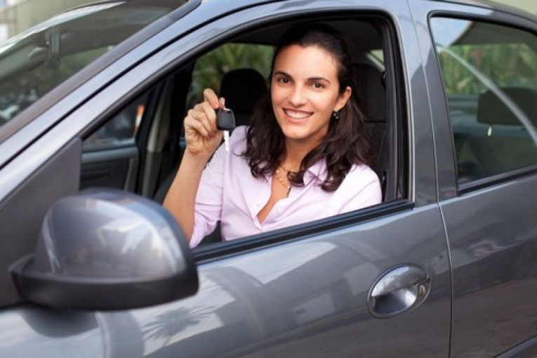 Trik sa ključem od auta za koji malo ko zna: Ovo mnogo znači tokom letnjih vrućina