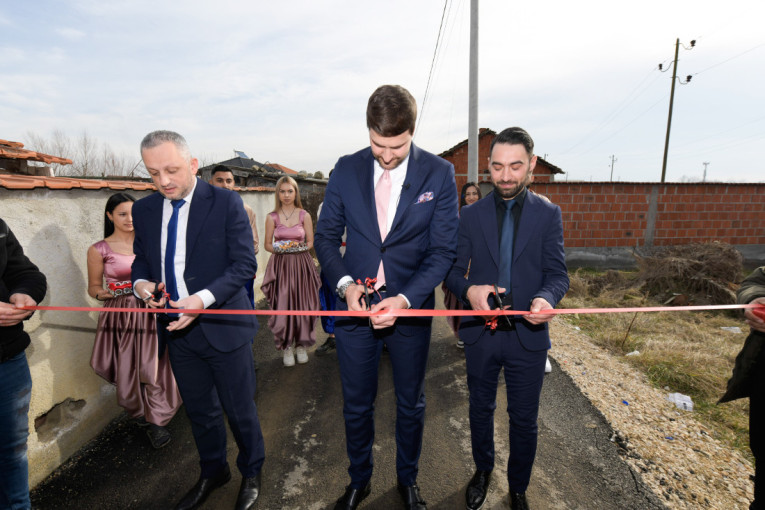 Otvoreno 10 obnovljenih deonica u Bujanovcu: Ministar Đerlek najavio nova ulaganja