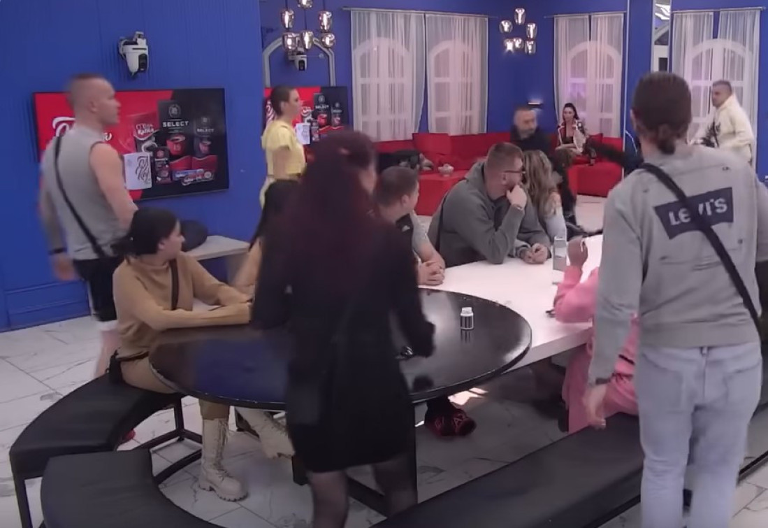 Ša skočio na Uroša, skroz mu popustile kočnice! Reagovalo obezbeđenje! (VIDEO)