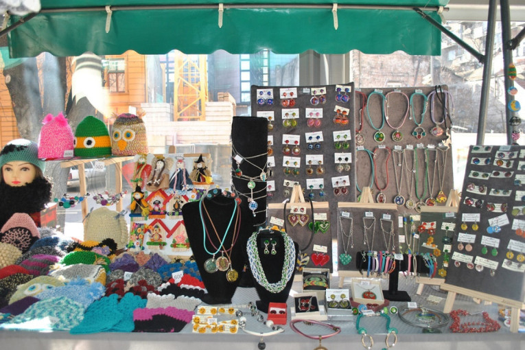 Veliki izbor ručno rađenih igračaka, garderobe, nakita, torbi i dekorativnih predmeta: "Bum market" ove subote na pijaci "Palilula"