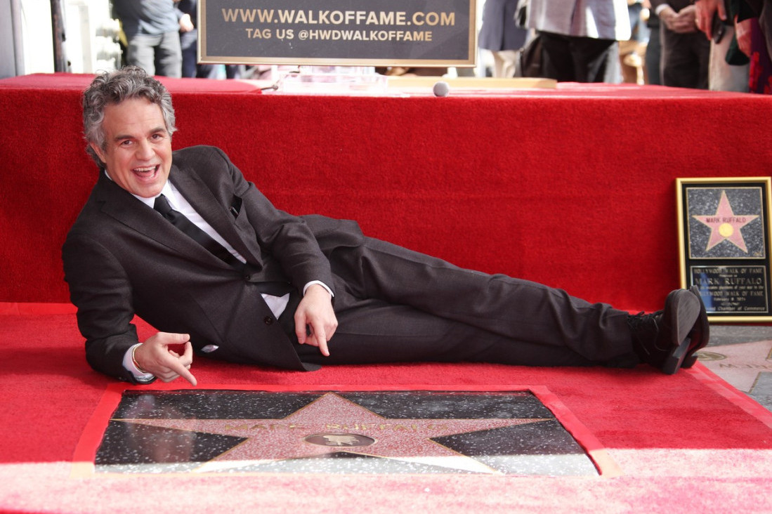 Mark Rafalo dobio zvezdu na holivudskoj Stazi slavnih: Glumac koji je krio da ima tumor na mozgu nije mogao da zadrži suze (FOTO/VIDEO)