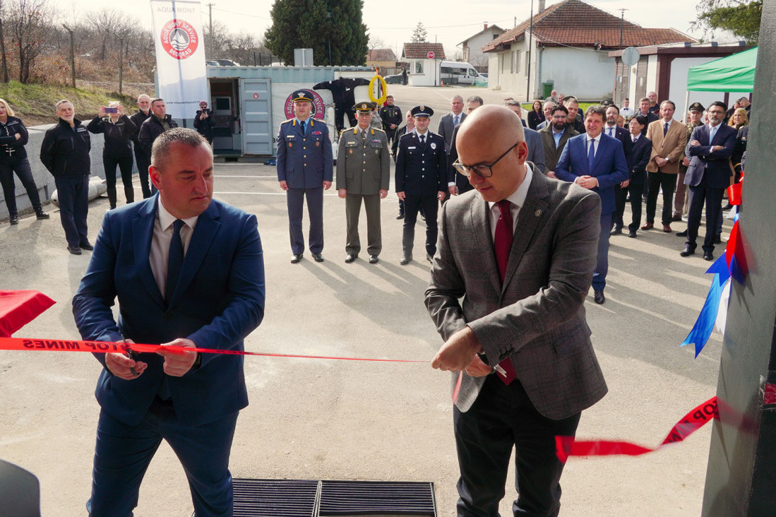 Ministar Vučević otvorio Inovaciono-edukativni park Centra za razminiranje: "Građani zaslužuju da imaju bezbednu zemlju"