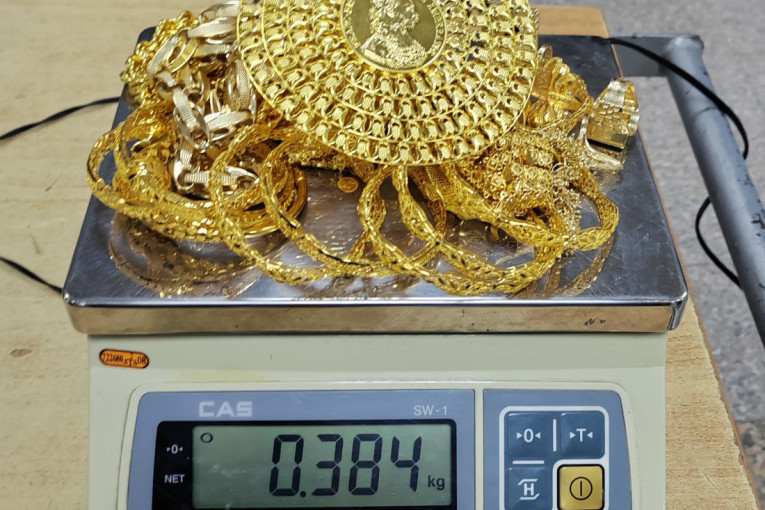 Zlatni ranac: Bugarka prenosila vrednu riznicu nakita (FOTO)