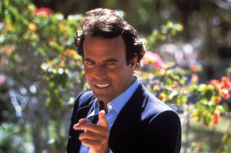 Zbog optužbi za seksualno zlostavljanje, španska vlada razmatra oduzimanje vrednog priznanja Huliju Iglesijasu