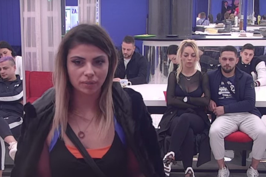 Brat se odrekao rijaliti učesnice zbog njene veze sa devojkom: Moja je stvar sa kim ću biti!