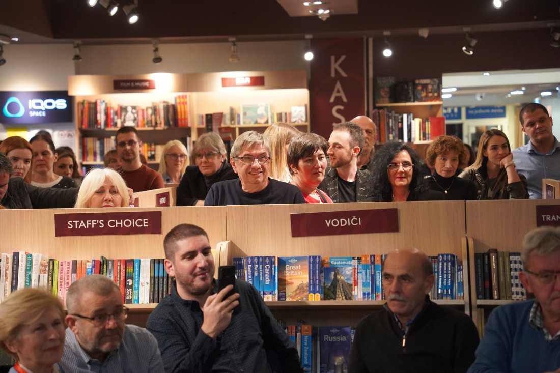 Ljubivoje Ršumović ostao bez brkova u knjizi "Ko te šiša": Zabavne i neverovatne priče iz frizerskog salona (FOTO)