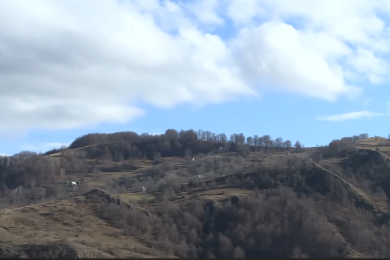 Mara se sa 15 godina udala za gorštaka! Pomuze do 130 ovaca, nemaju televizor, jedini izlaz u svet im je ovo