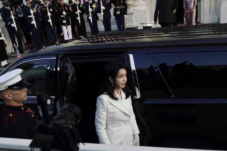 Dior torbica ruši vlast?! Skandal trese Južnu Koreju, prva dama na udaru kritika (VIDEO)