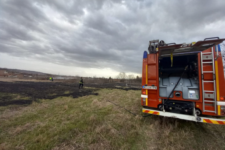 Plamen je bio ogroman, vatra zahvatila površinu od jednog hektara: Požar u Trbušanima kod Čačka (FOTO/VIDEO)