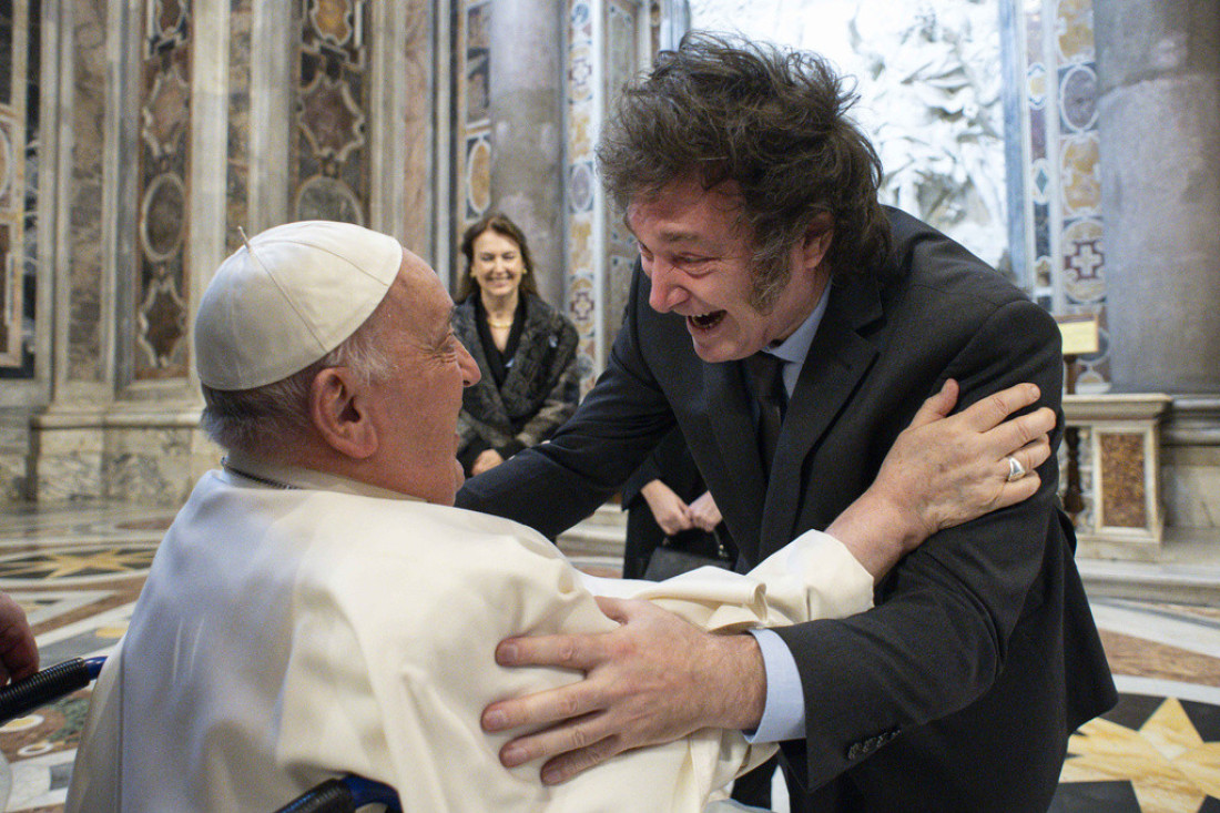 Milej papu nazvao imbecilom, a sada se izgrlio sa njim u Vatikanu: Razmenili su i po koju šalu (VIDEO)