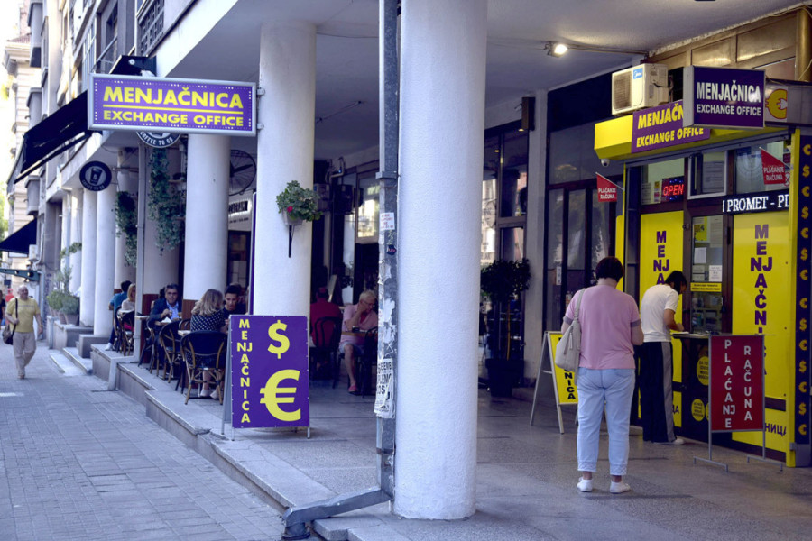Objavljen današnji kurs evra: Evo koliko sada vredi evropska valuta, pomerio se i dolar