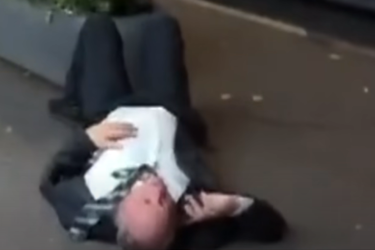 Poslanik ležao na zemlji, digao noge na žardinjeru, pa psovao: "Pomešao sam lek sa alkoholom" (VIDEO)