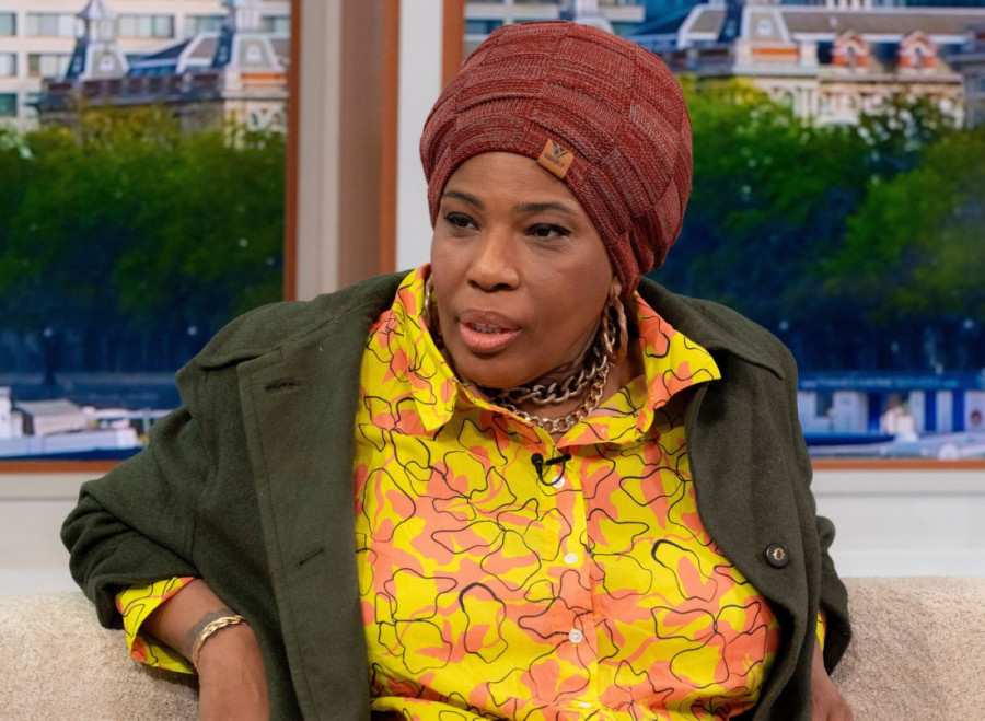 Pevačica pljuvala Srbe, a ne vidi svoj život: Sa sinom ima velike probleme, a karijera joj je odavno na dnu!