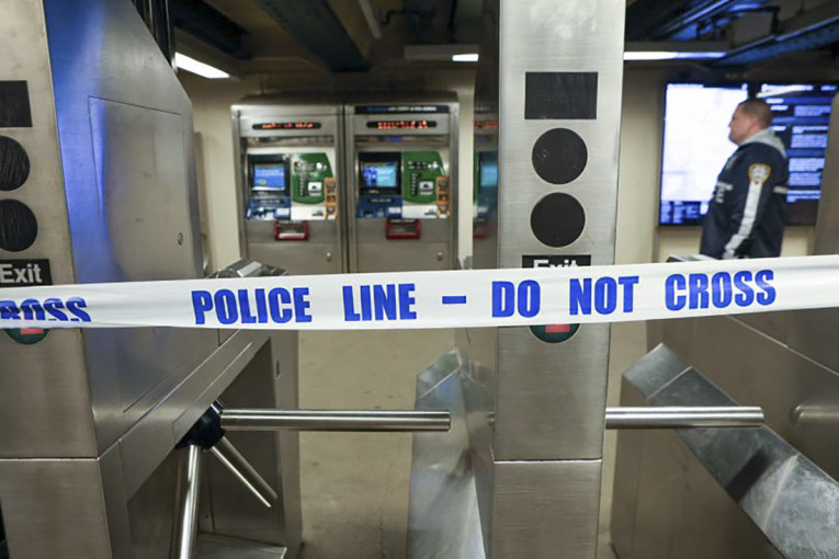 Pucnjava na metro stanici u Bronksu: Tinejdžerka ubijena hicima u glavu, petoro povređeno - osumnjičeni pobegli! (FOTO/VIDEO)