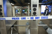 Ubistva, pljačke, tuče: Porast nasilja u njujorškom metrou! Angažovano još 1.000 policajaca, nasumično će građanima pretresati torbe!