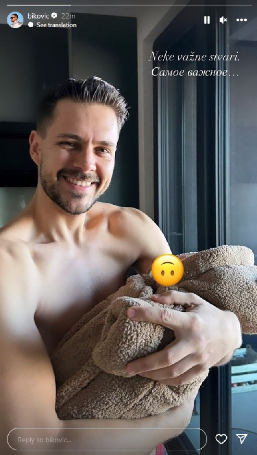 Prva fotografija Miloša Bikovića sa sinom: Glumac go do pojasa, a poslao je i jednu poruku (FOTO)