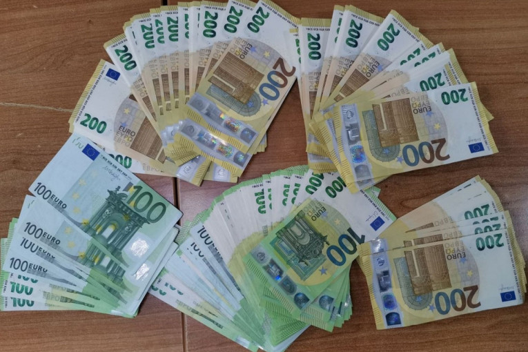 Hapšenje na granici: Perači novca evrima napunili "audi"