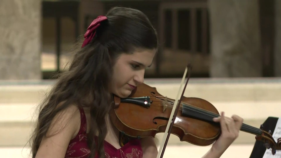 Sjajan koncert Lane Zorjan u Narodnom muzeju: Čudo od deteta sa violinom (FOTO)